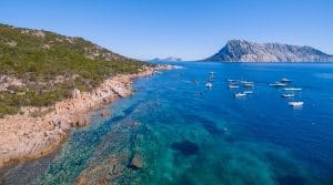 Da Capo Ceraso si può visitare Tavolara