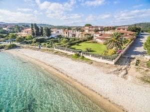 Villa in vendita a Golfo Aranci con giardino sull'acqua
